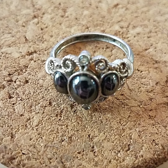 Avon Jewelry - Womens Girls Avon Size 8? Beautiful  Ring